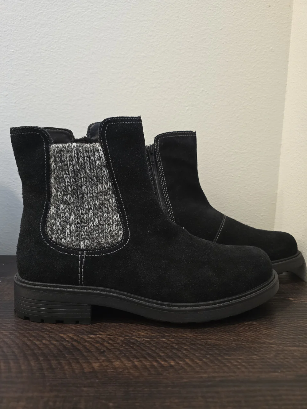 Clarks Opal Sky Women's Black Suede Chelsea Ankle Boots Gray Knit Panel Size 9
